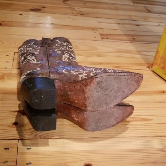 Corral Distressed Cross Embroidered Boots  Size 8